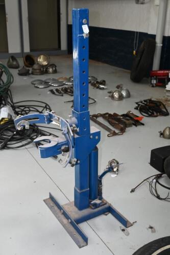 WHEEL MACHINE: A hydraulic machine understood to be for breaking beads