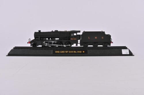 AMERCOM MODELS: An Amercom die-cast&nbsp;plastic model LMS '8F' 2-8-0 No. 8142 - 1942 diecast model No OO-33 1:76 Scale