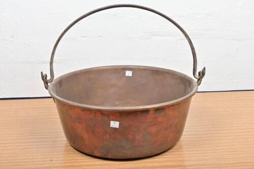 COPPER POT: A large 19th century copper pot, 41.5cm diameter