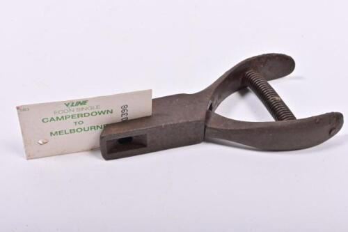 VICTORIAN RAILWAYS: A Victorian railways cast iron ticket nipper