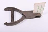 VICTORIAN RAILWAYS: A Victorian railways cast iron ticket nipper - 2