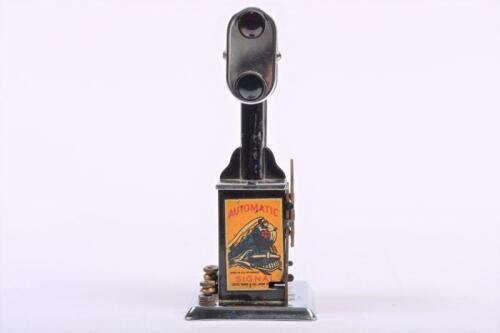 LIONEL: A Lionel electric railway metal light signal, 17cm high
