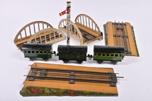 MARKLIN: A Marklin O gauge railway viaduct
