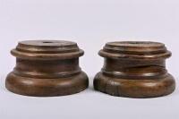ARCHITECTURAL ELEMENTS: A pair of oak architectural elements, 15cm high, 26cm diameter - 2