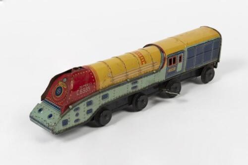 JAPANESE TIN TRAIN: A circa 1930s Japanese clockwork tin toy train, combined locomotive and tender, marked SS in a diamond, with key, 35.5cm long