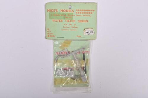 MIKE'S MODELS: An HO gauge metal water crane, in original packaging