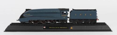 MALLARD: A 1:76 scale diecast plastic model of a Class A$ "Mallard" No.4468 by Amercom