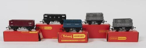 MECCANO: A group of five Hornby Railways HO gauge wagons in original boxes