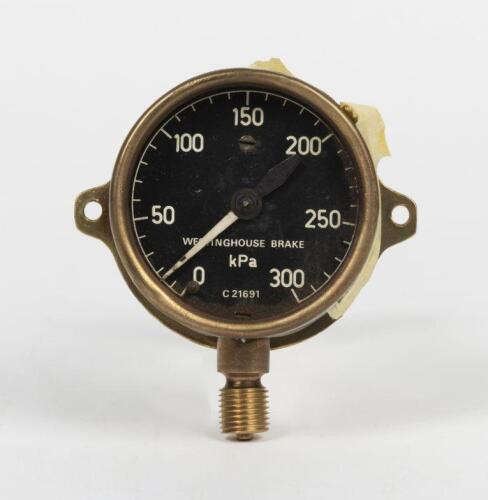 WESTINGHOUSE BRAKE : A Westinghouse Brake air pressure gauge, missing glass, 6.5cm across the dial