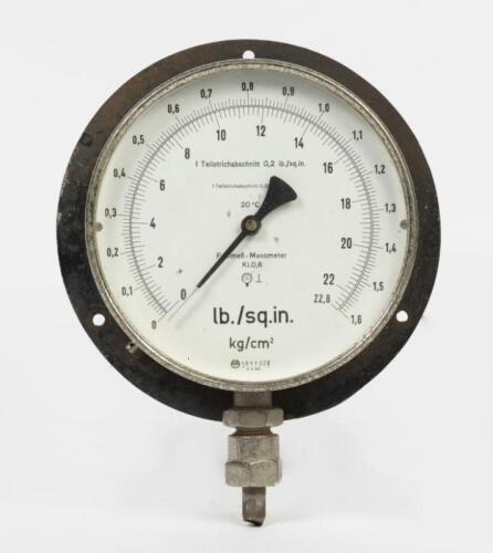 PRESSURE GAUGE: A German railway air pressure gauge, 16cm across the dial