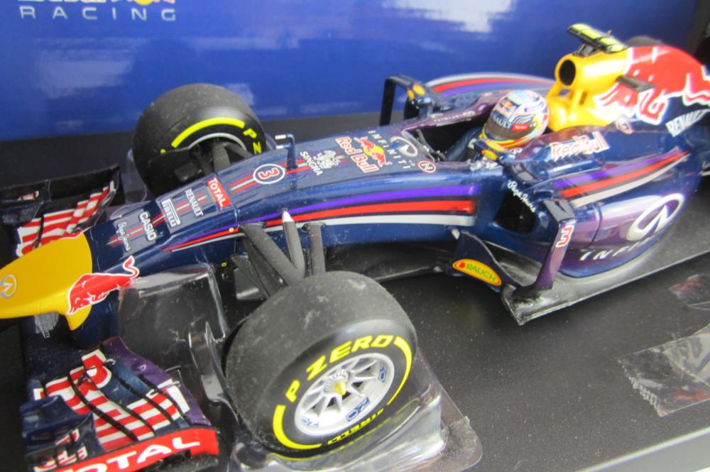 RENAULT RB10: A 1:18 scale 2014 Infiniti Red Bull Racing RB10 by ...