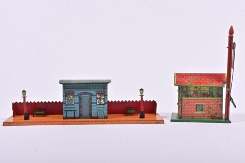 TIN MODEL: A tin model of a railway station and a signal box with signal, the largest 7cm high, 27cm wide, 6cm deep