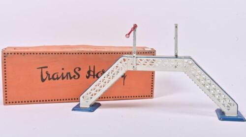 MECCANO: A Hornby Trains footbridge with two mechanical signals in original box