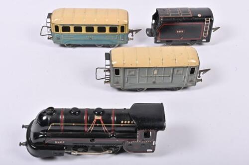 JEP: A Jep O gauge set including French locomotive and tender and two Pullman carriages