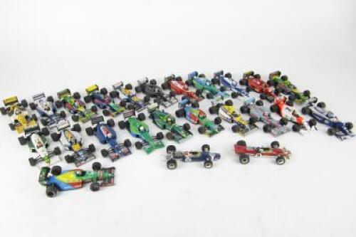 F1 MODELS: A quantity of 1:43 scale F1 models.
