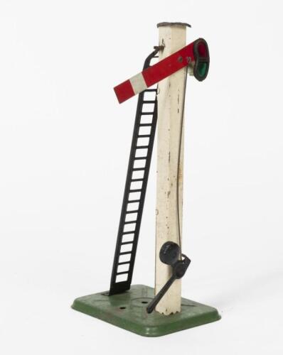 SIGNAL: A painted tin model of lower quadrant home signal, 19.5cm high