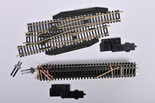 TRACK: Lot of HO gauge trackwork including two sets of points