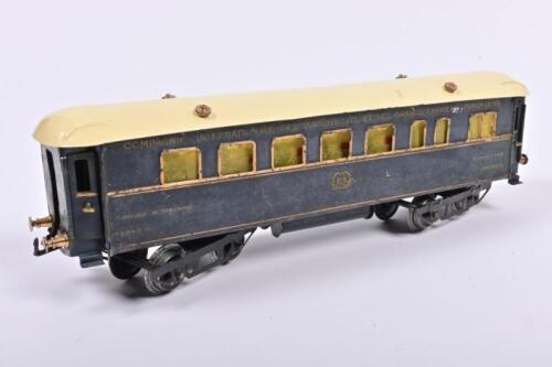 MECCANO: A circa 1950s Hornby O gauge tin French dining carriage