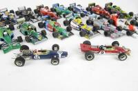 F1 MODELS: A quantity of 1:43 scale F1 models. - 7