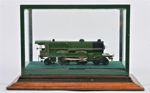 FLYING SCOTSMAN: A vintage model of the Flying Scotsman locomotive in glass display case, the case 28cm high, 45cm wide 27.5cm deep