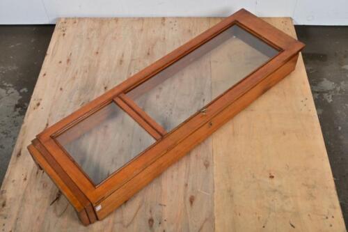 DISPLAY CASE: A 1920/30 oak wall mounted display case, 109cm high, 35cm wide, 11cm deep