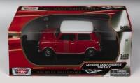 MINI COOPER: A NOS 1:18 scale Motormax Morris Mini Cooper 1961-1967