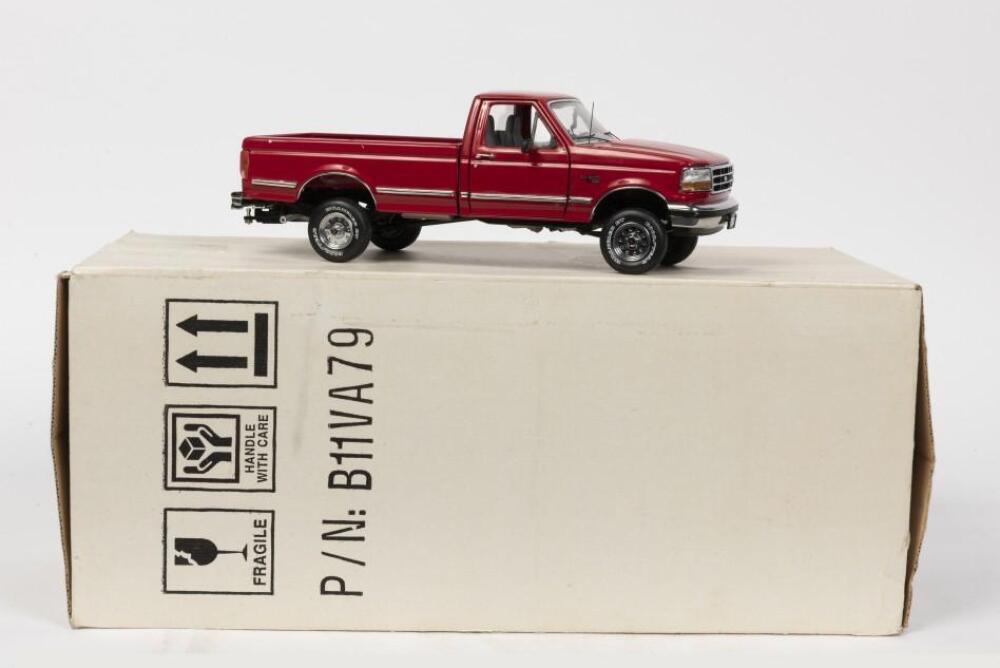 FORD: A NOS 1:24 scale Franklin Mint Ford F150 Pick Up 1996