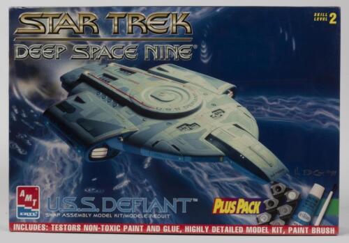 AMT: A NOS Sealed 1:420 scale Star Trek 'Deep Space Nine' USS Defiant model kit