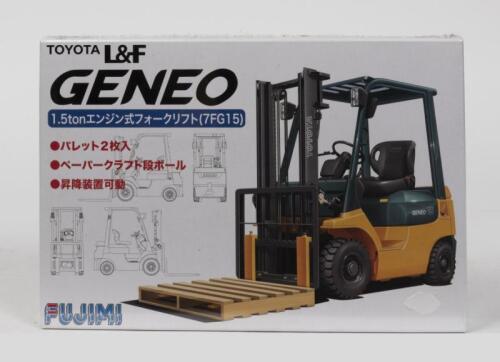 FUJIMI: A NOS Sealed 1:32 scale Toyota L&F Geneo model kit