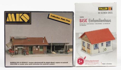 FALLER & MKD: Two NOS HO scale model rail railway kits including a building house & depot office