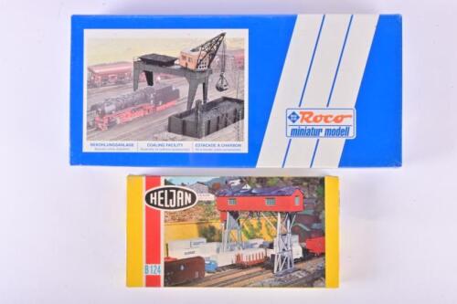 ROCO / HELJAN: Two NOS Sealed HO scale model rail kits including a coaling facility & a container kran