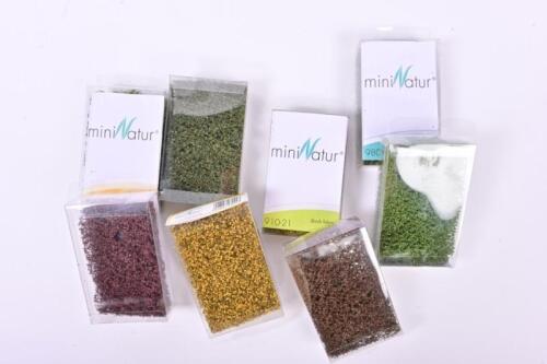 MINIATUR: A NOS group of eight different foliages
