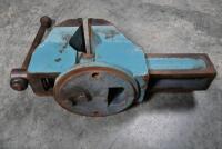 VICE: A high quality bench vice with mounting bracket, 43cm long - 3
