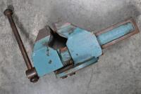VICE: A high quality bench vice with mounting bracket, 43cm long - 5