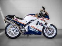 1987 HONDA&nbsp;VFR400R NC24 ROTHMANS EDITION - Scaled down version of the legendary Honda VFR750