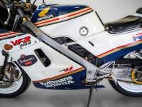 1987 HONDA&nbsp;VFR400R NC24 ROTHMANS EDITION - Scaled down version of the legendary Honda VFR750 - 5