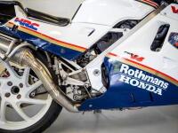 1987 HONDA&nbsp;VFR400R NC24 ROTHMANS EDITION - Scaled down version of the legendary Honda VFR750 - 27