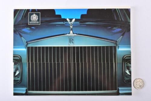 1989 ROLLS-ROYCE: presentation folder with 3 glossy brochures.