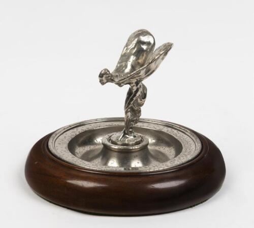 ROLLS ROYCE: Spirit of Ecstasy desk item, cast mascot on metal tray with wooden base.