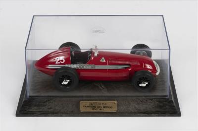 ALFA ROMEO: A metal 1:24 scale Togi Alfetta 159 1950/1951 #25 model