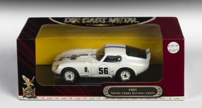 SHELBY COBRA: A 1:18 scale model of a 1965 Shelby Cobra Daytona coupe by Road Signature 'Deluxe Edition'