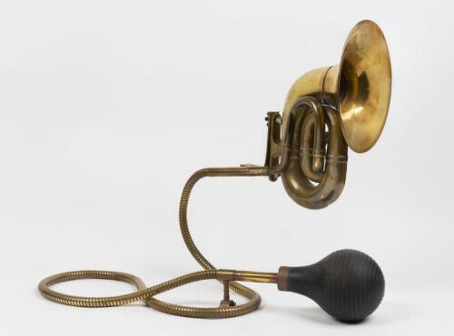 NONPAREIL: An early 20th century Nonpareil brass automobile horn