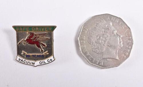 VACUUM OIL: A Vacuum Oil Co. enamelled copper '40 years Safe Driver' lapel pin by Stokes, Melbourne, 2.5cm high