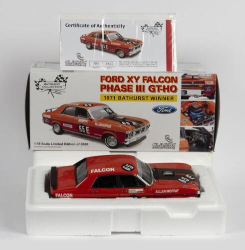 FORD: A limited edition 1:18 scale "Classic Carlectables" Ford XY Falcon Phase III GT-HO model, 1970 Bathurst winner