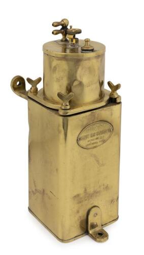 DIETZ: A Dietz brass automobile lights acetylene generator "Handy Gas Generator", 35cm high