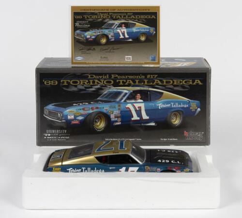NASCAR: A special edition Ford licensed 1:24 scale Holman Moody 1969 Ford Torino Talladega #17 model