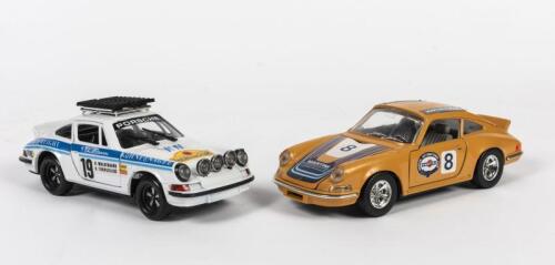 PORSCHE: Two 1:24 scale Porsche 911 racing car models