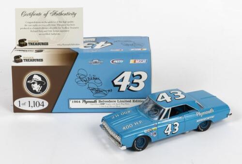 NASCAR: A limited edition Chrysler licensed 1:24 scale Toolbox treasures 1964 Plymouth Belvedere #43 model