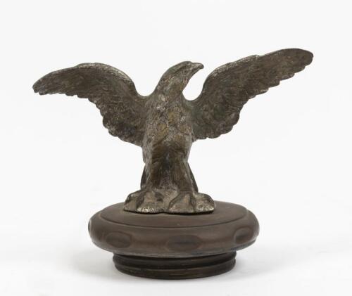 RADIATOR CAP: A silver gilt bronze form eagle mounted on a vintage brass radiator cap, 12cm high overall