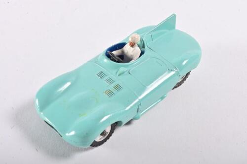 JAGUAR: A 1:43 scale 1950s Jaguar D-Type racing car model by Dinky Toys